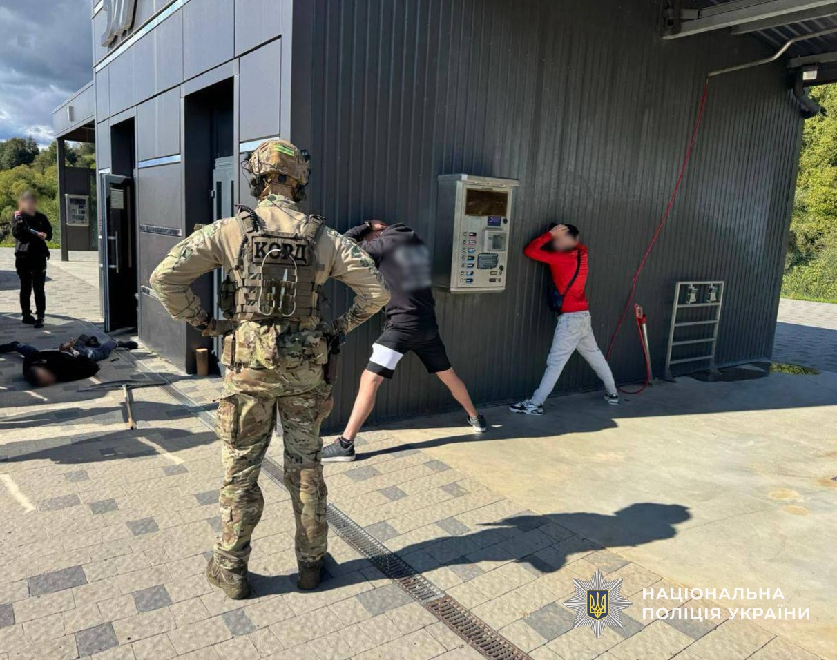 Поліція Воловця затримала наркоторговця: зловмисника впіймали під час передачі «товару»0
