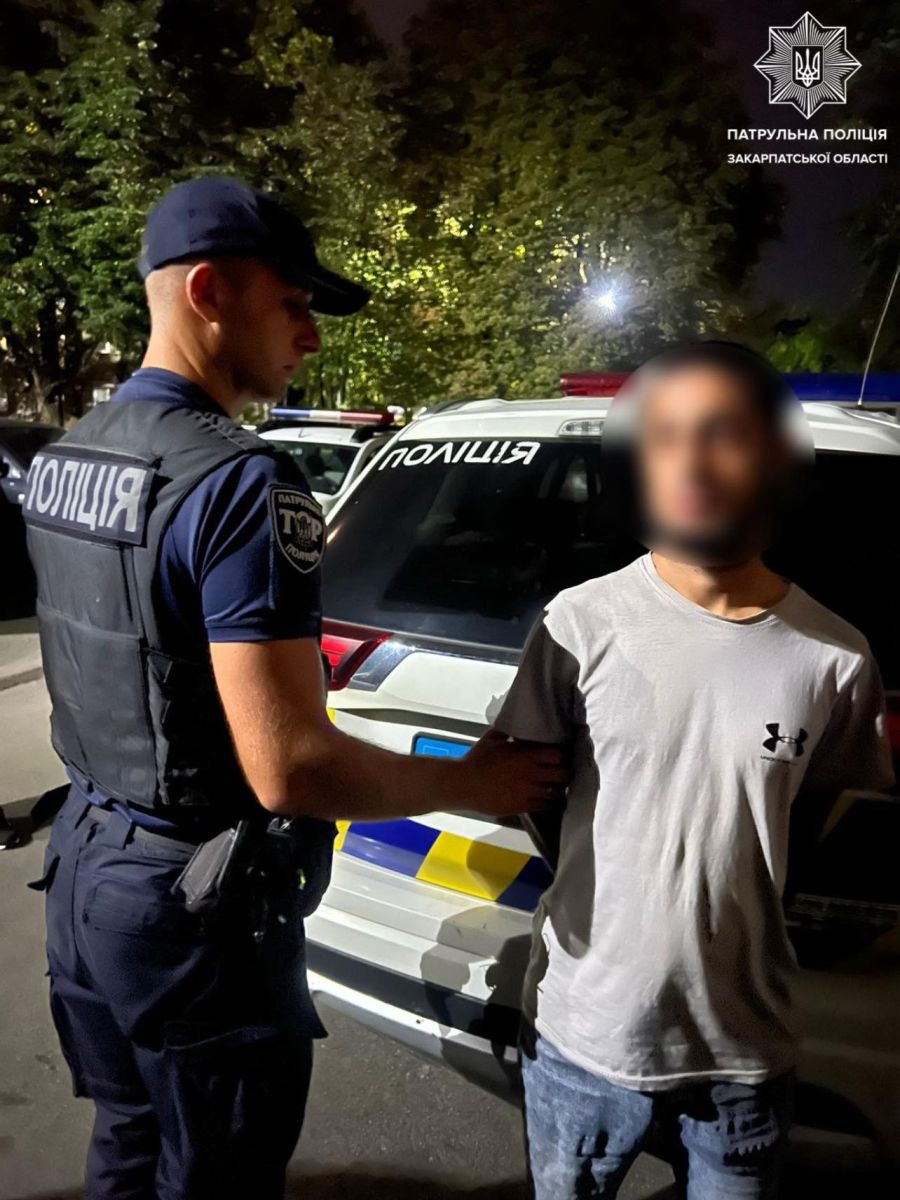 У Мукачеві оперативно затримали чоловіка, який, ймовірно, причетний до грабежу0
