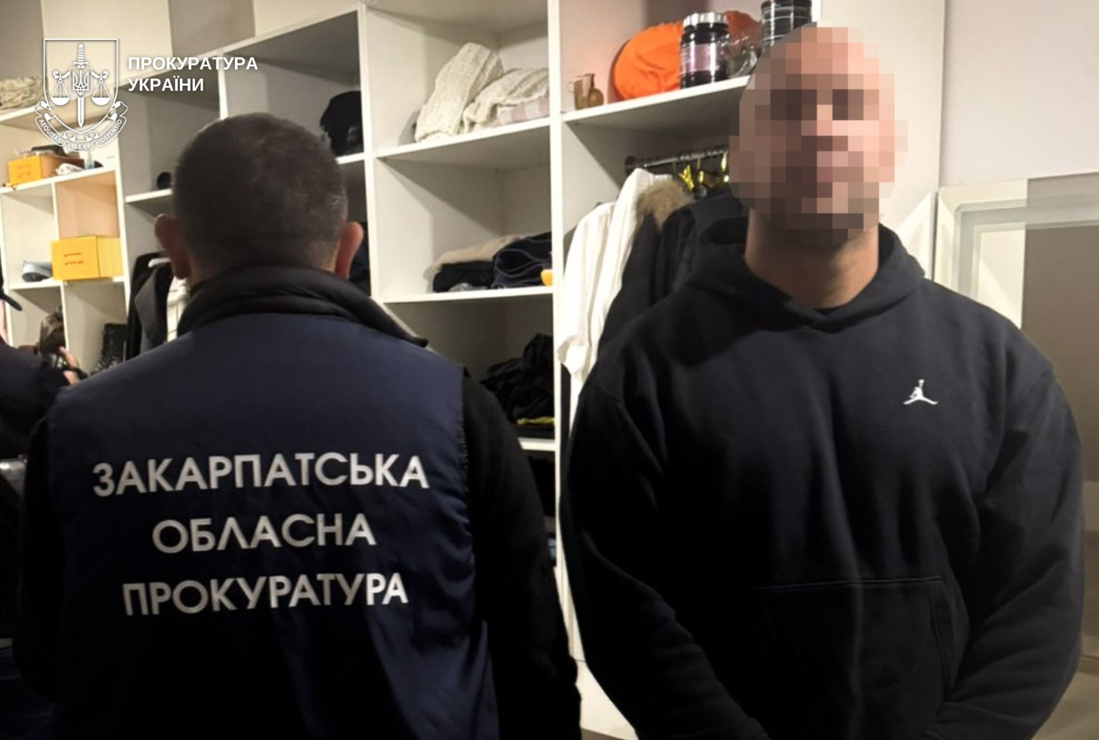 12 підозрюваних, 43 обшуки: на Мукачівщині правоохоронці викрили масштабну злочинну групу0