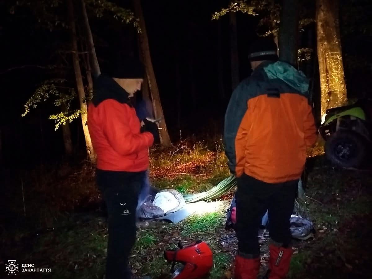 Гірські рятувальники знайшли львів’янина, який заблукав на Мукачівщинi0