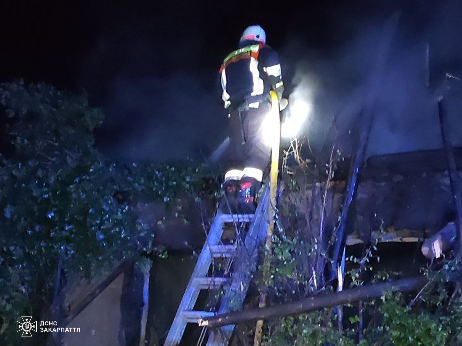 На Берегівщині рятувальники ліквідували загорання житлового будинку0