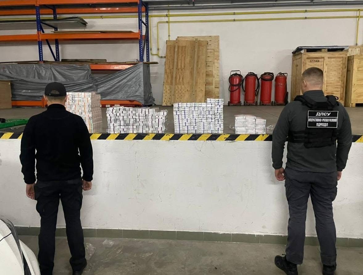 На кордоні зі Словаччиною в автомобілі закарпатки знайшли майже чотири ящики безакцизних сигарет0