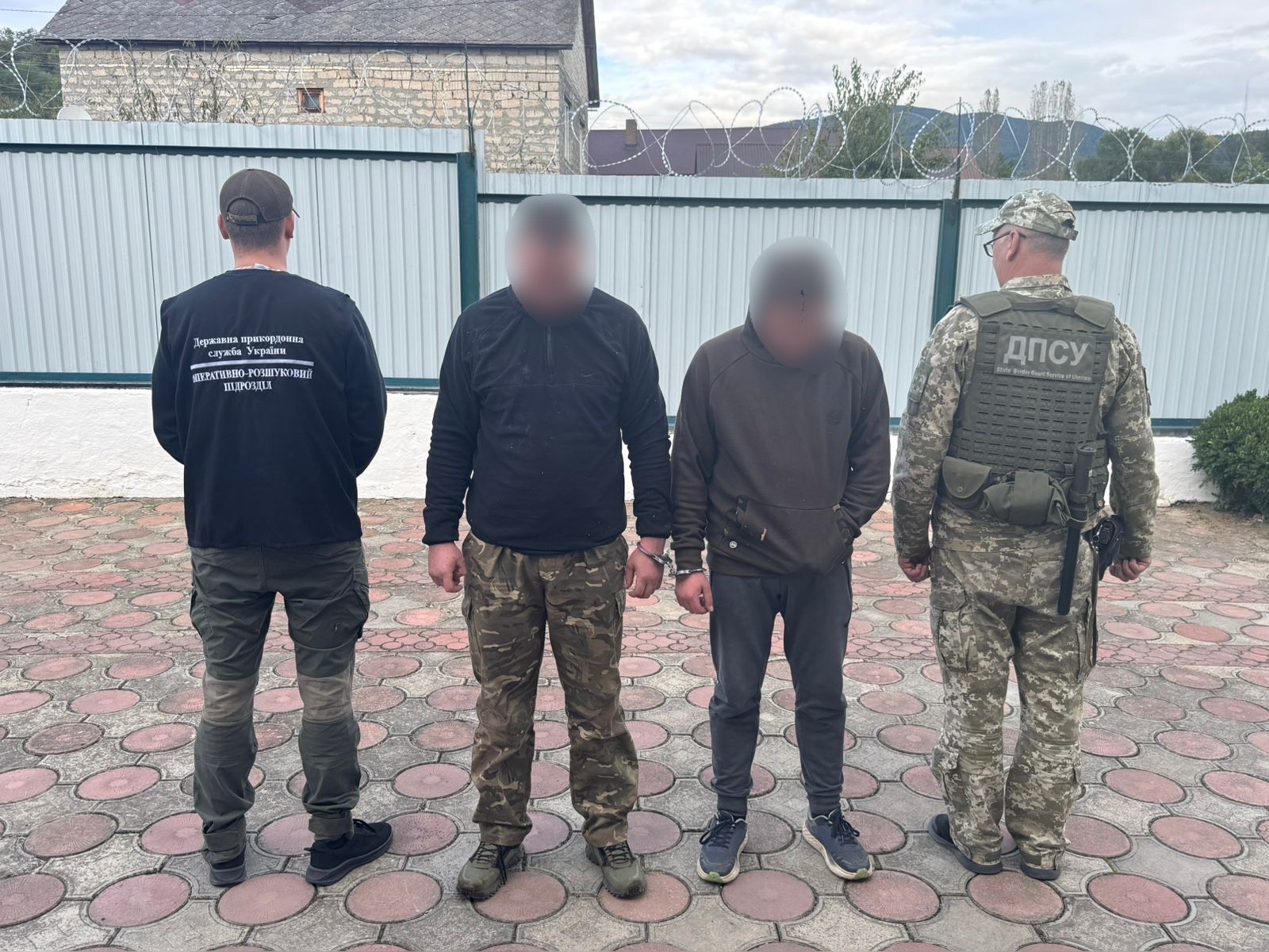 На Закарпатті прикордонники затримали двох «мандрівників», які мали намір незаконно потрапити за кордон0