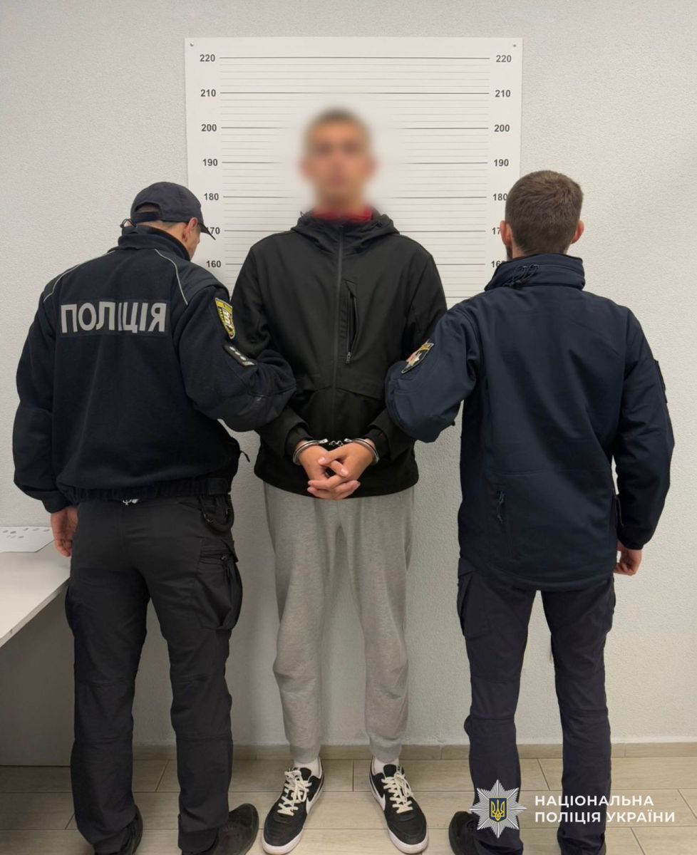 В Ужгороді затримали студента за підпал автомобіля Tesla на замовлення0