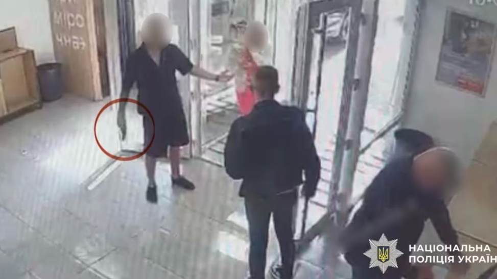 24-річний уродженець Запоріжжя отримав умовний термін за стрілянину у поштовому відділенні в Ужгороді0