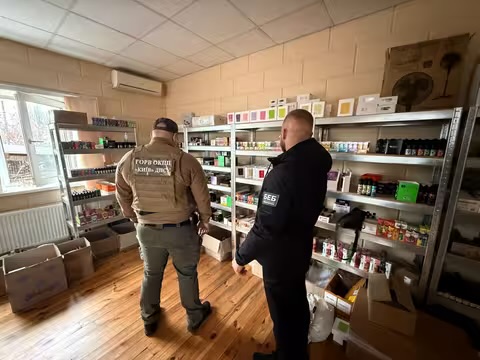 Контрафакт на 10 млн: двоє братів із Закарпаття розгорнули схему з фальшивими вейпами0