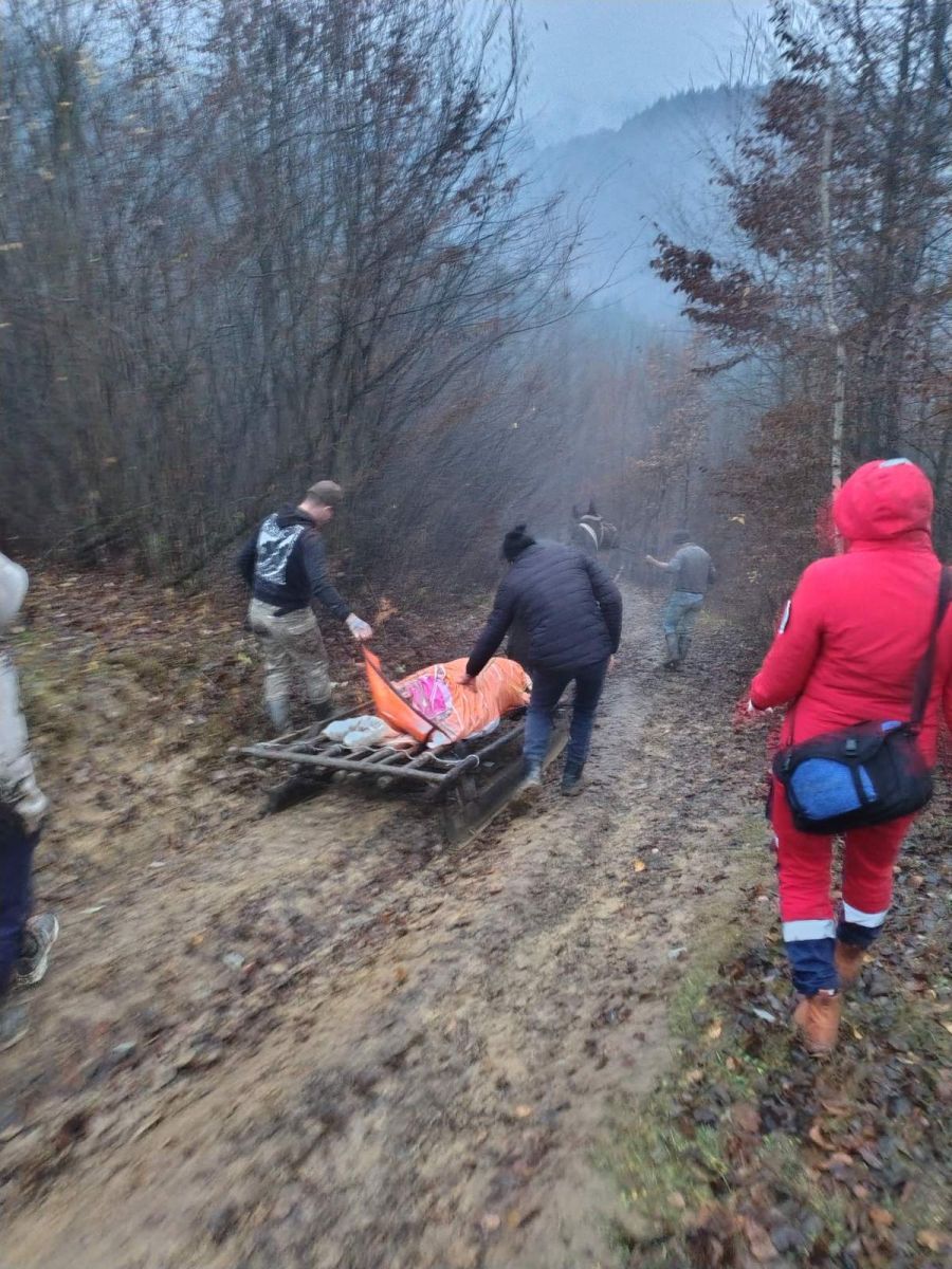 На Рахівщині медики врятували чоловіка, який опинився у критичному стані в горах0