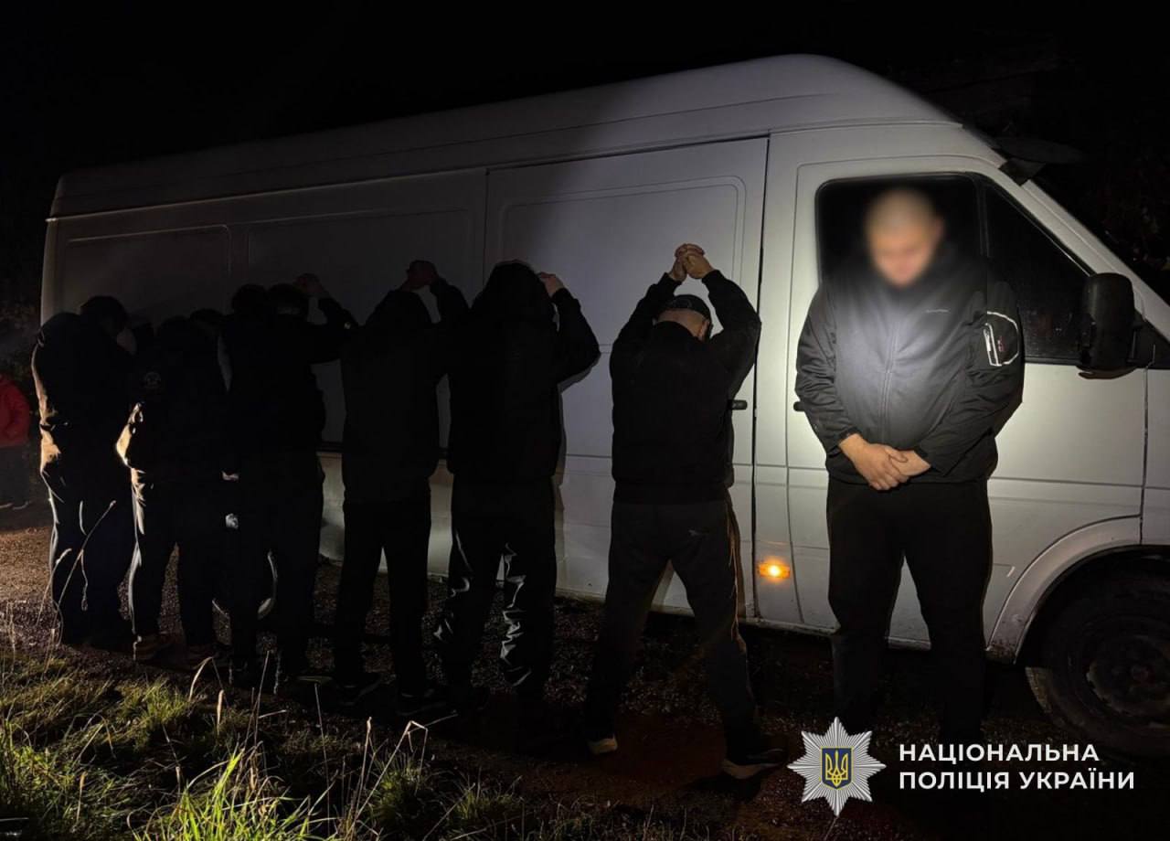 Під прикриттям гравійного бізнесу переправляли чоловіків через кордон: на Закарпатті викрили злочинне угруповання0