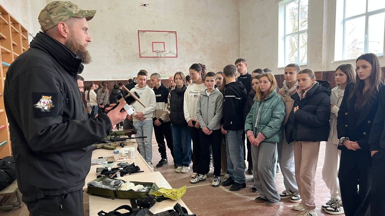 Учні Стройненської гімназії на заняттях з медицицни