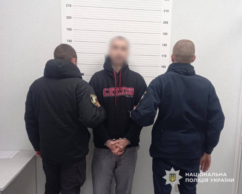 Сусід-грабіжник: В Ужгороді чоловік напав на жінку в під’їзді та відібрав телефон0