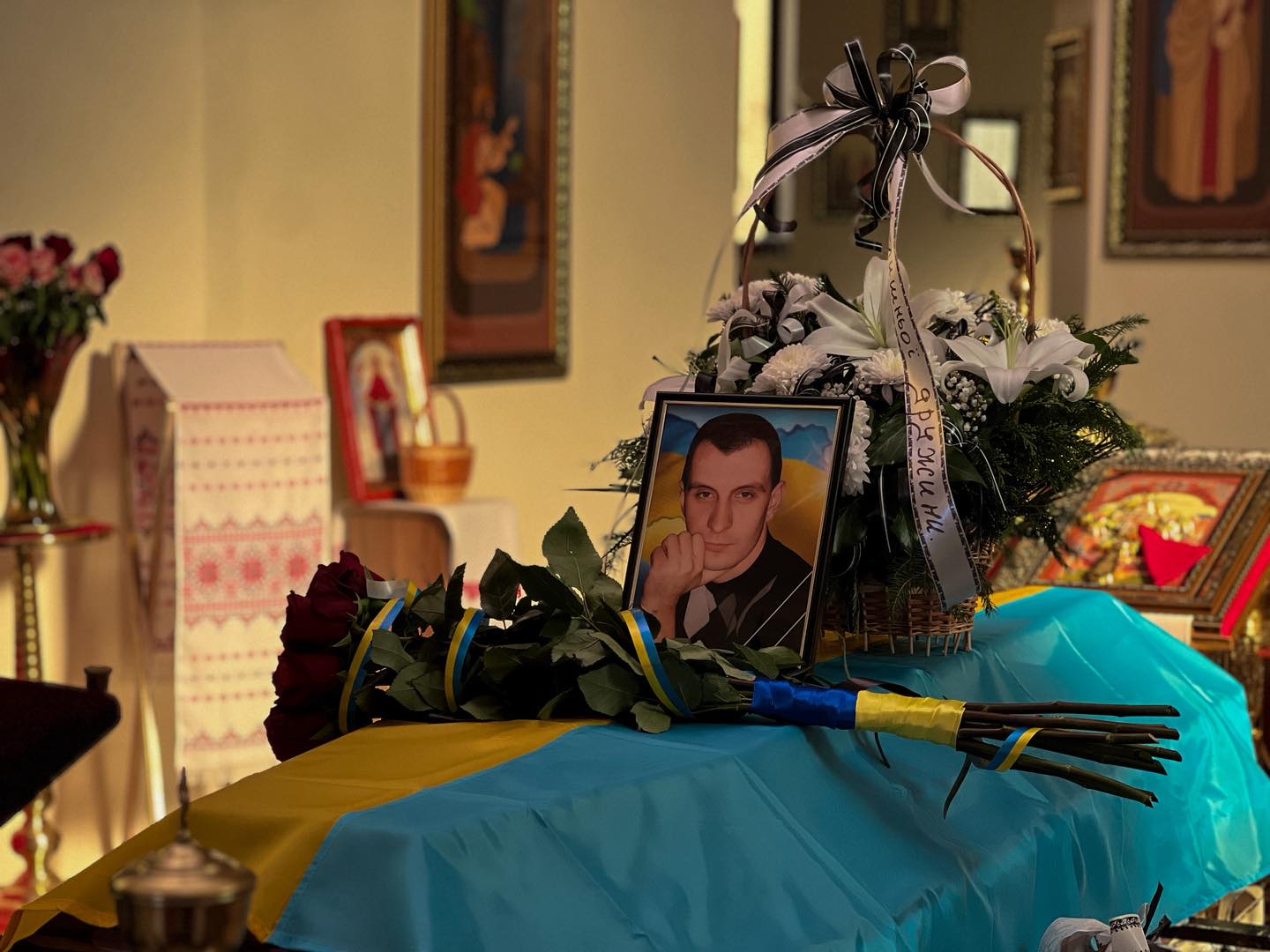 У Мукачеві провели в останню дорогу полеглого воїна Романа Погребняка0