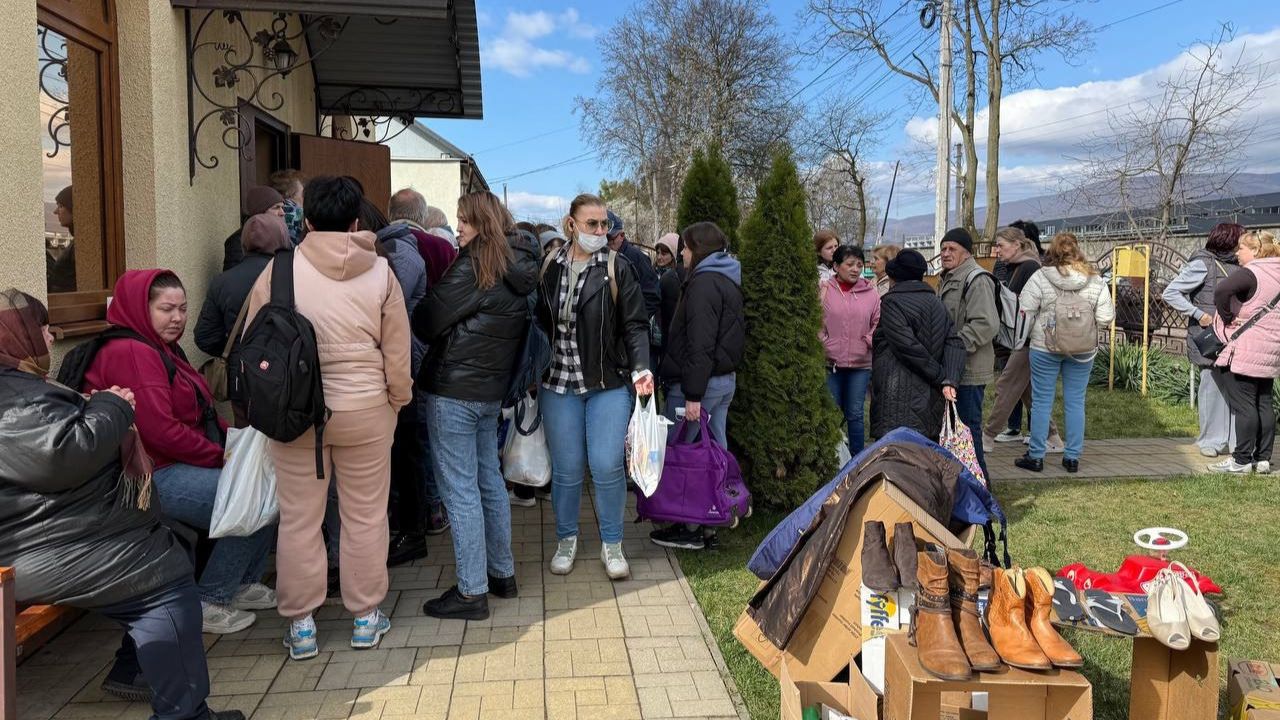 Видача допомоги ВПО у Сваляві