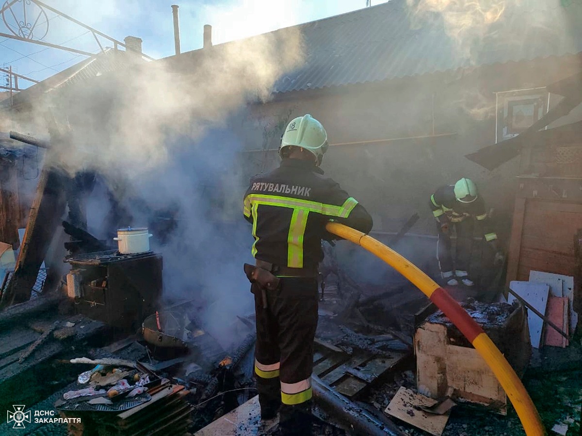 У Виноградові вогнеборці не допустили поширення пожежі на житловий будинок у0