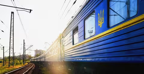 Укрзалізниця повідомила про затримки поїздів через масовану російську атаку0
