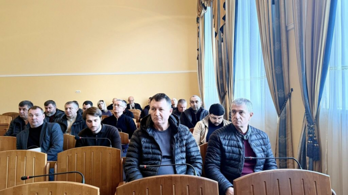 Депутати Хустської міської ради зібралися на позачергове засідання4