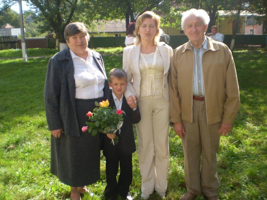 Василь Туряниця з дружиною та дочкою