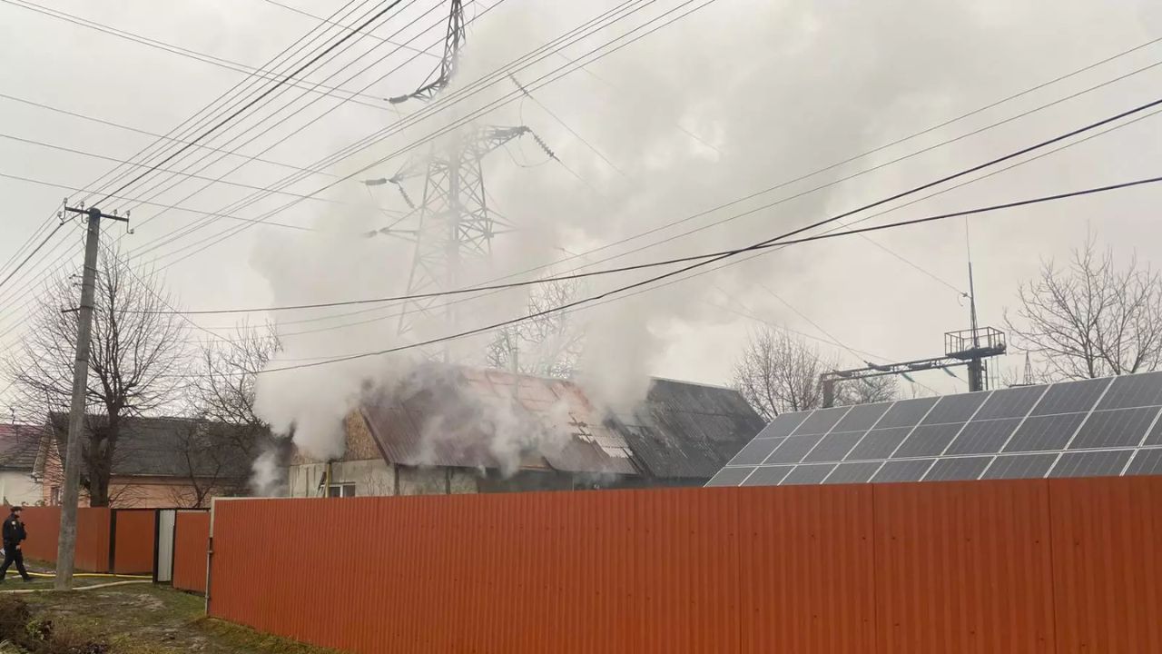 Горить будинок у Сваляві