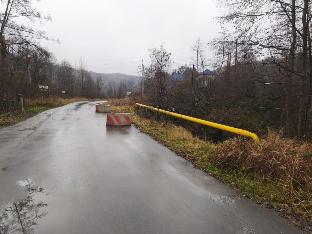 Міст, який руйнується, у Тибаві