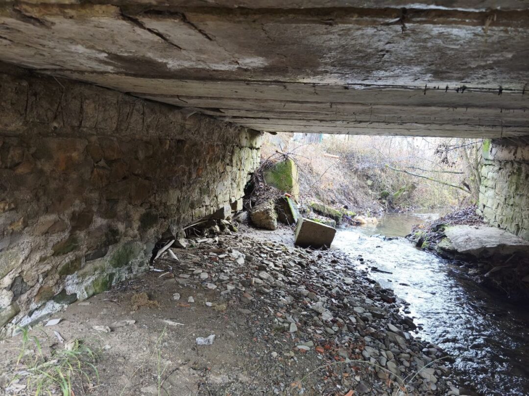 Руйнування опори моста в селі Тибава