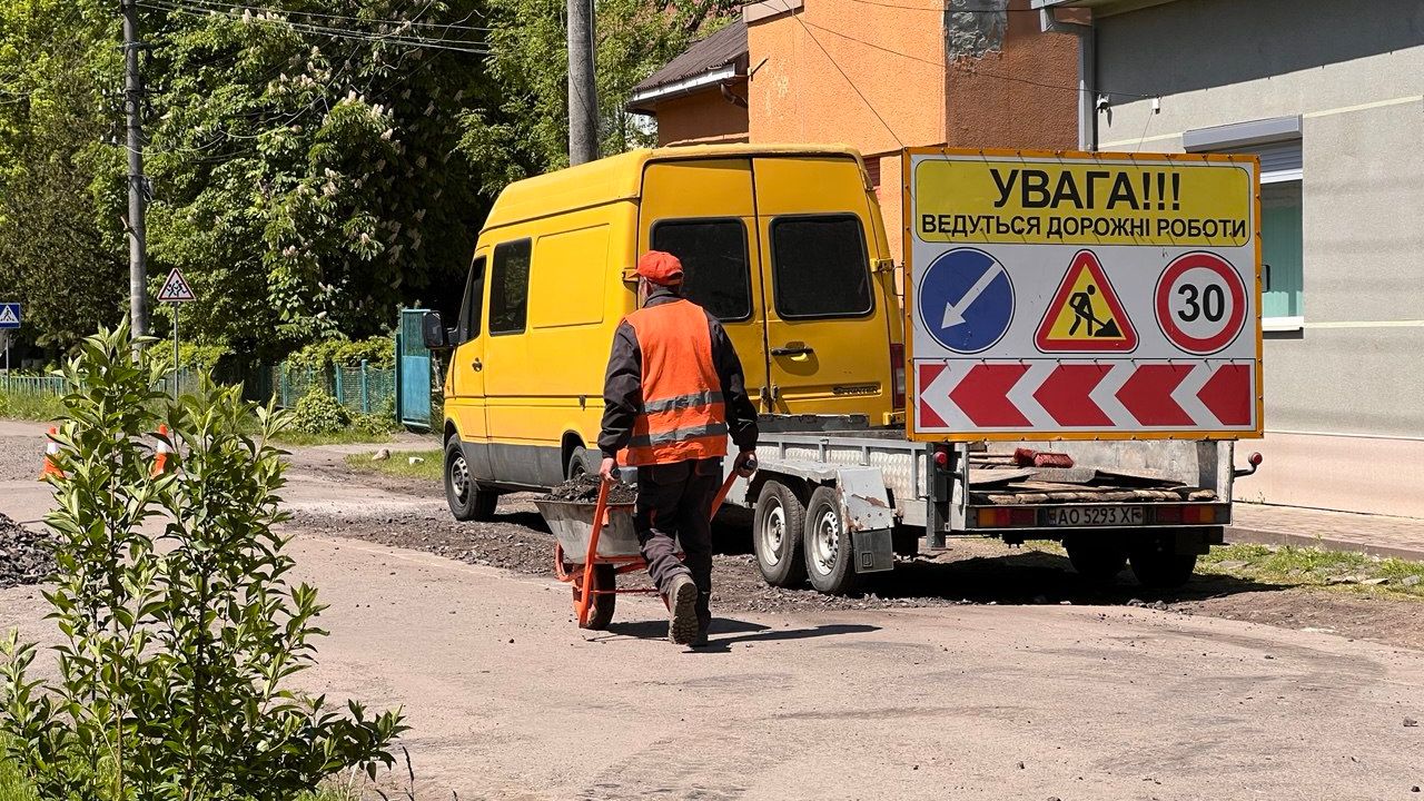 Ремонт вулиці Небесної Сотні у Сваляві