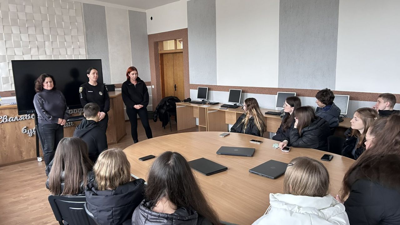 Обговорення в коледжі Сваляви