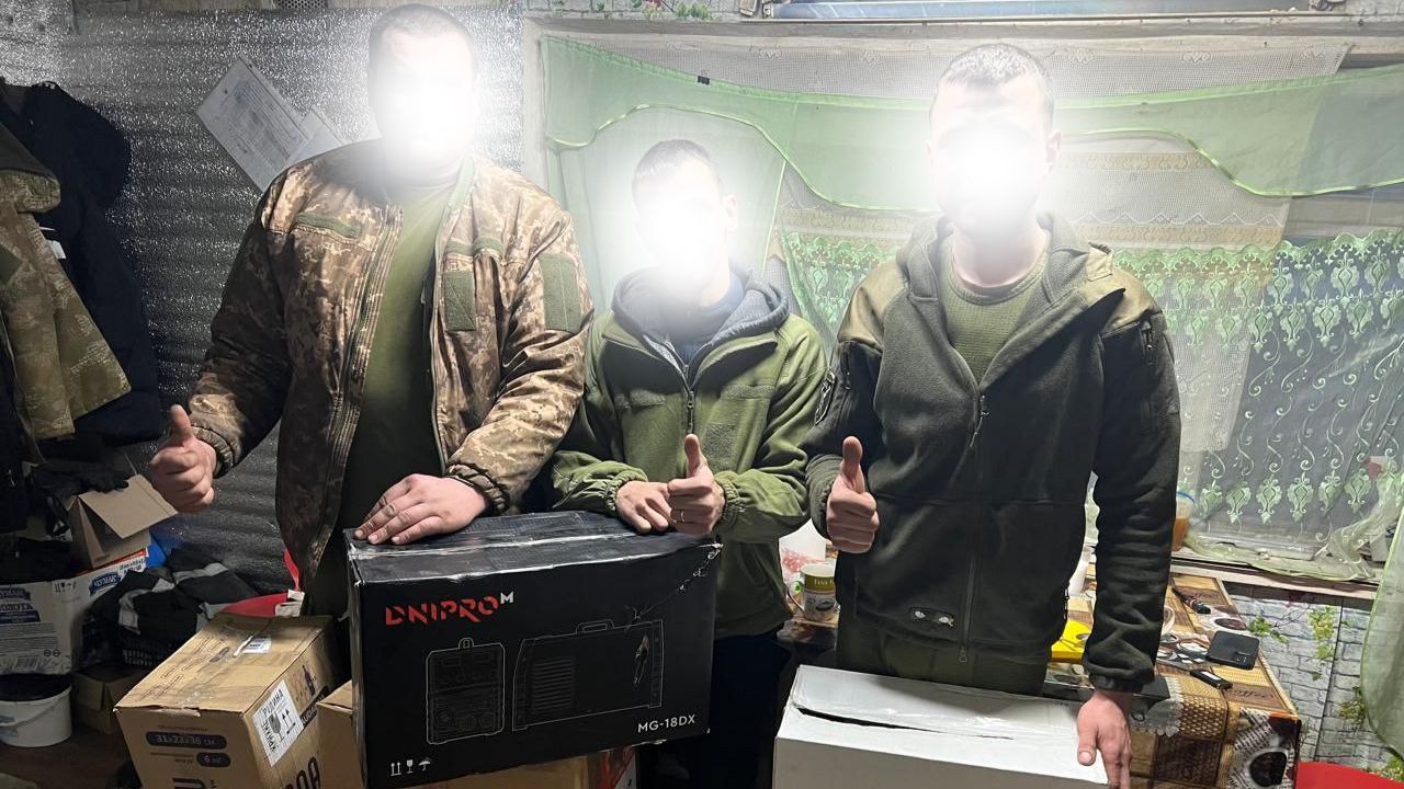Воїни отримали посилку