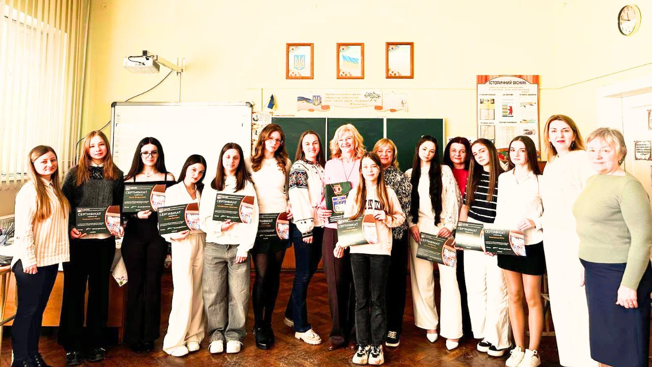 Міжнародні громадські учнівські читання "Я голосую за мир"