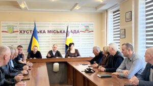 У Хустській міськраді відбулося позачергове засідання виконкому0