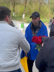 Хустська громада долучилася до зустрічі Героя, який повернувся з полону1