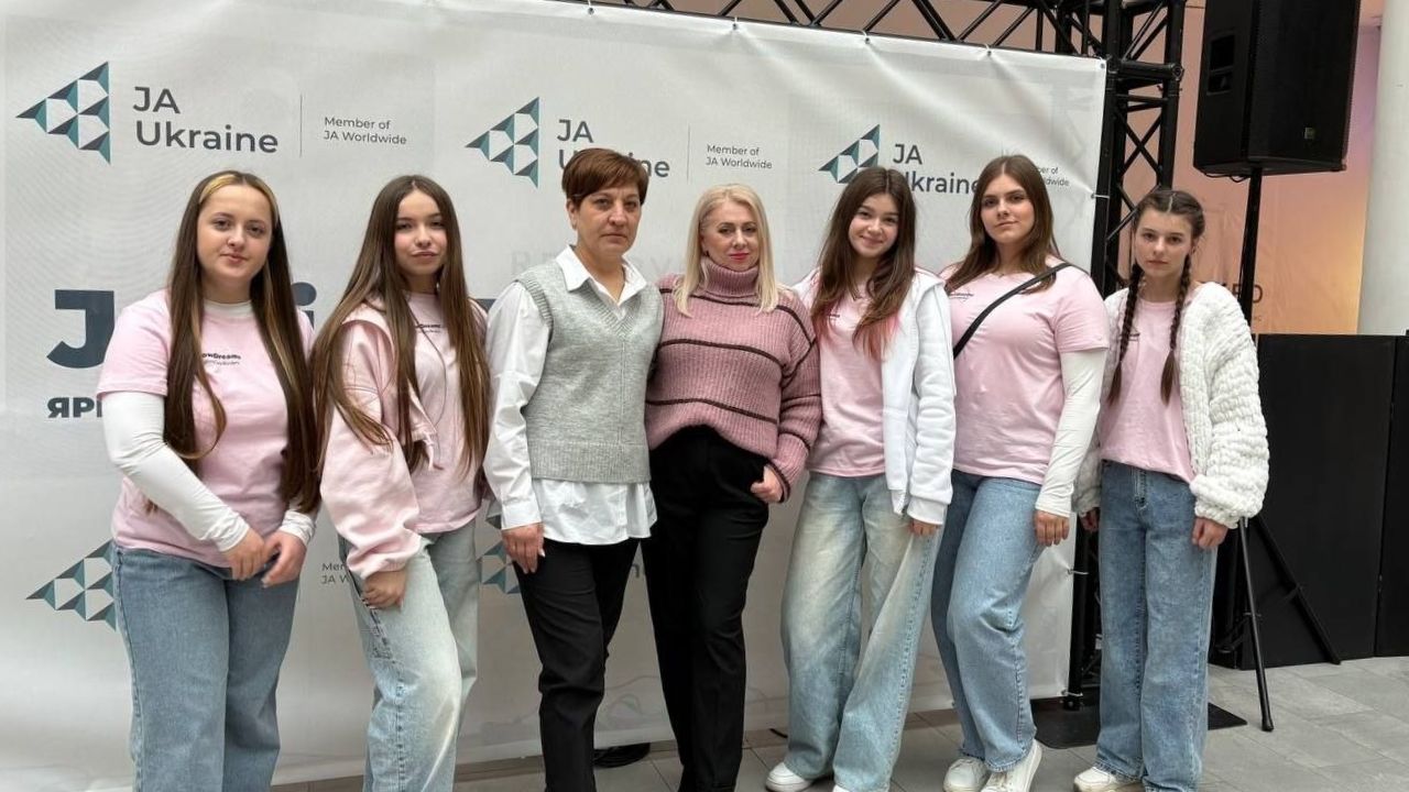 Стартап GlowDreams Свалява