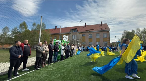 Новий простір для спорту: у Сокирниці відкрили сучасний майданчик4