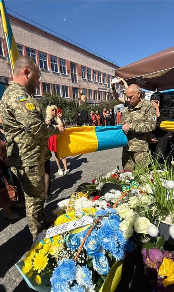У Хустській громаді вшанували Героїв та доповнили Алею Пам’яті новими іменами17