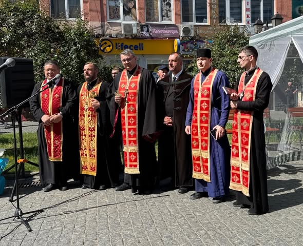 У Хустській громаді вшанували Героїв та доповнили Алею Пам’яті новими іменами19