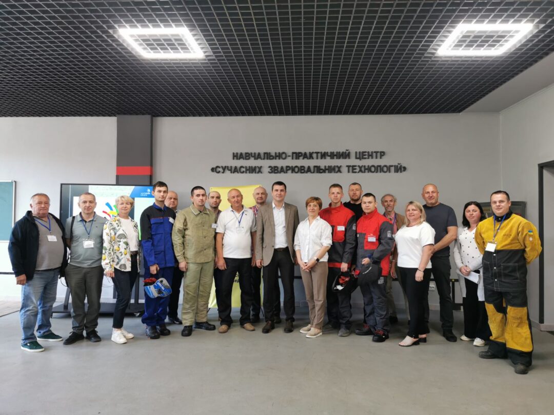 Учасники конкурсу зварювальників