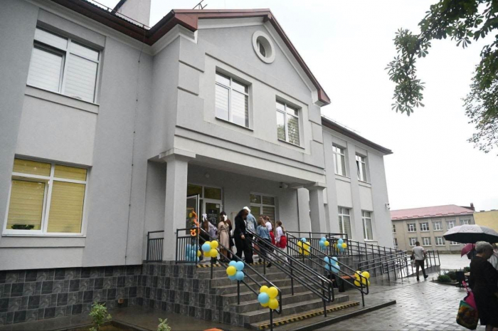 У День знань голова ОВА завітав до рідного Рокосівського ліцею та оглянув новий корпус початкової школи2