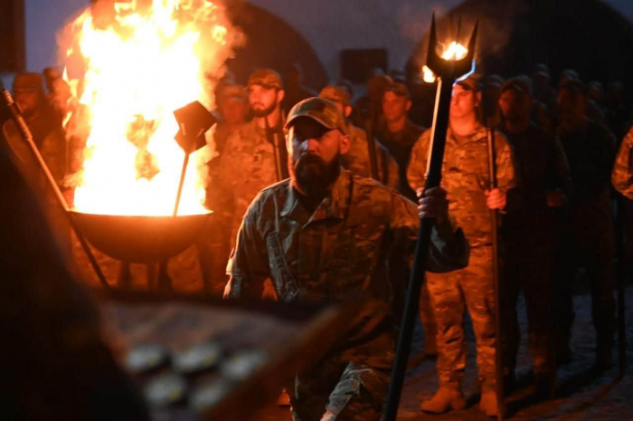 У Мукачівському замку бійці Військової школи імені Євгена Коновальця отримали шеврони та вшанували побратимів1
