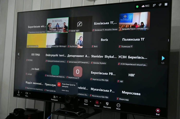 На Закарпатті обговорили впровадження штучного інтелекту у роботу бізнесу та громад2