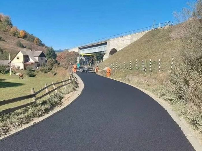 На Закарпатті у всіх шести районах триває оновлення місцевих автошляхів1