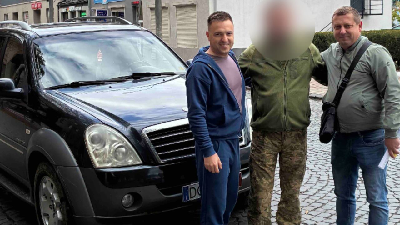 Підприємці передають авто