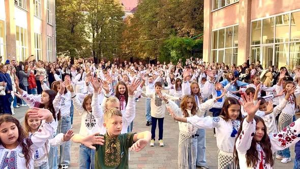 У Хустському багатопрофільному ліцеї №1 ім. І. Магули відзначили День ліцеїста3